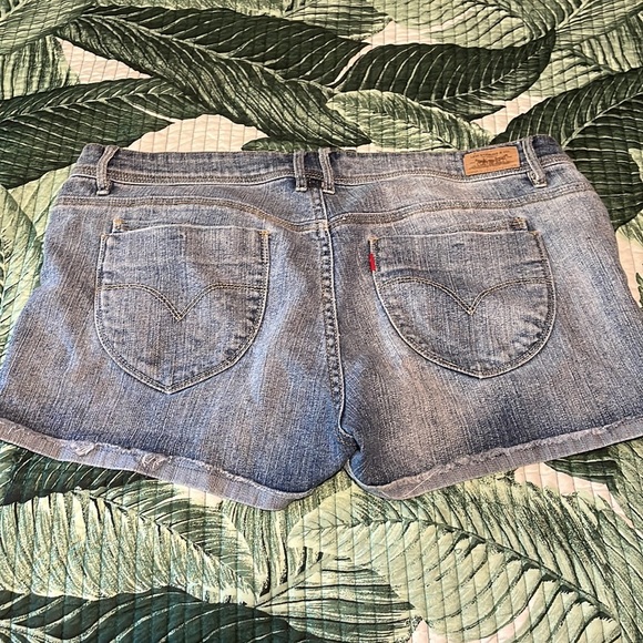 Levi Strauss Jean Shorts Size 13 - Picture 2 of 3